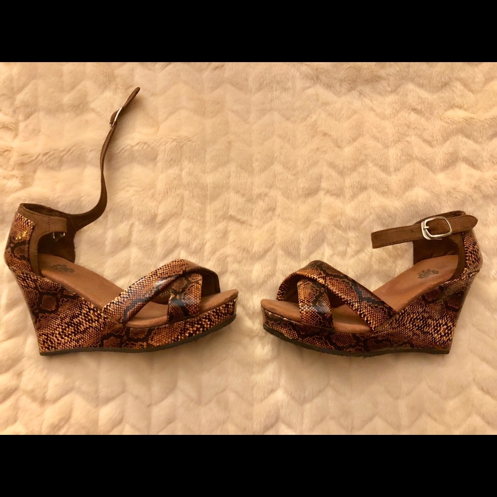 Brown Snake Skin Wedge Sandals!